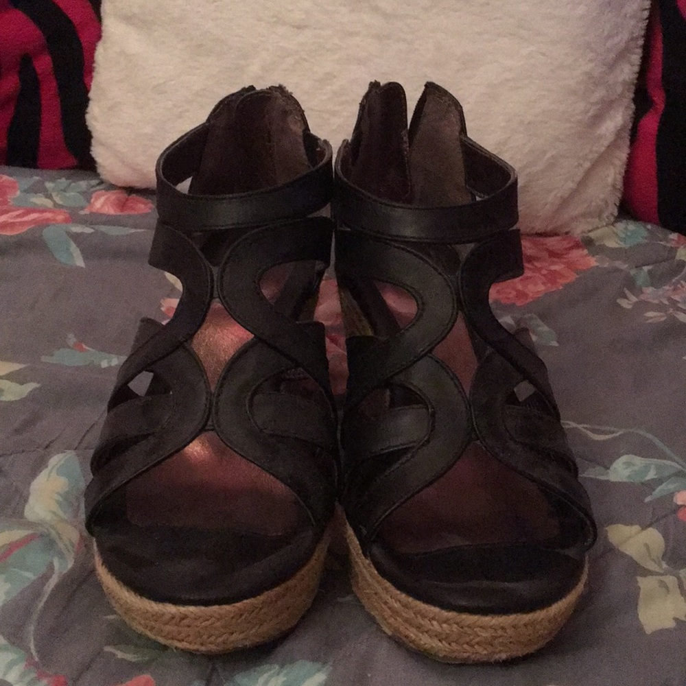 Black Wedges